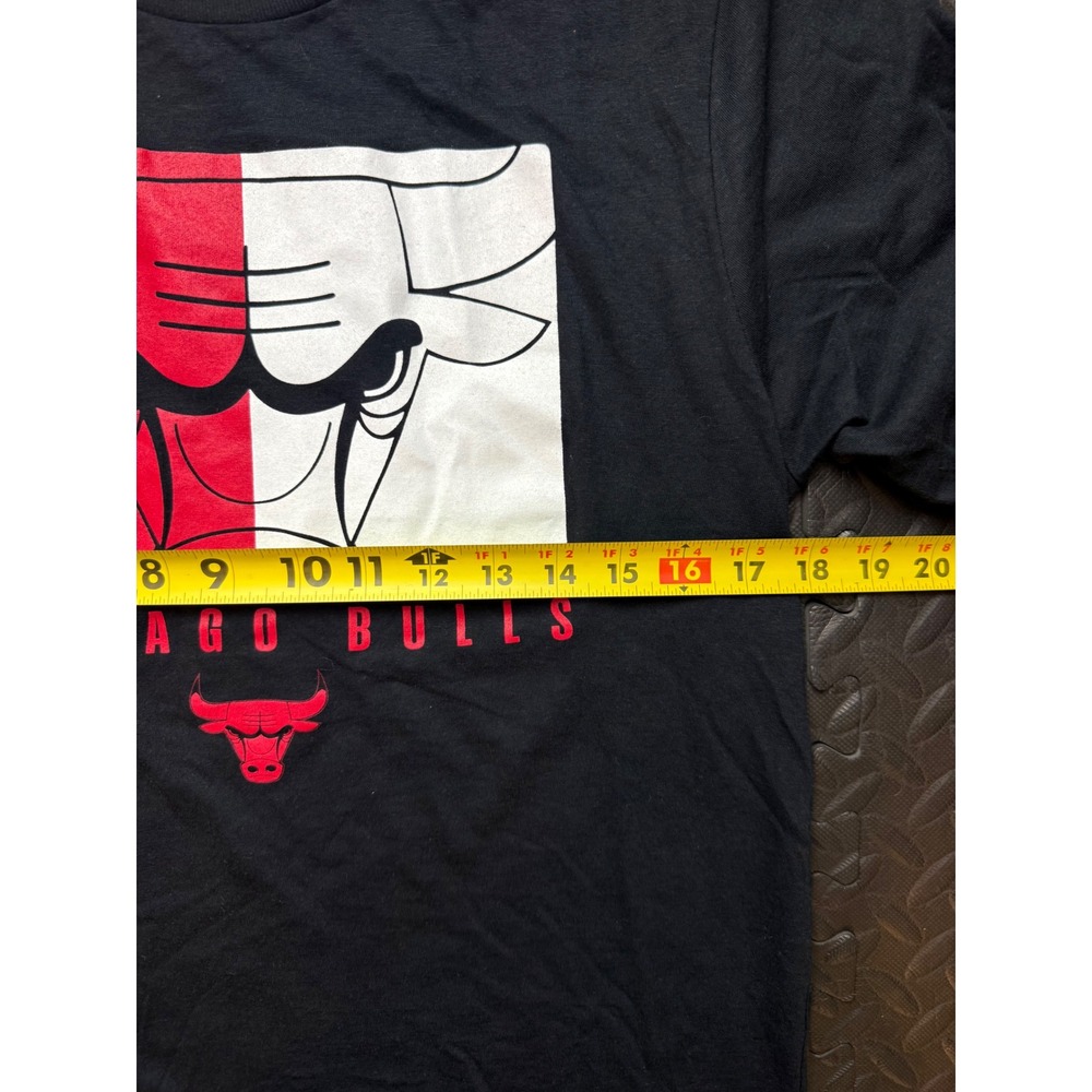 NBA Chicago Bulls Long Sleeve Graphic T-Shirt Black Red White Mens Small - Picture 6 of 8